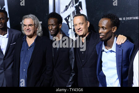 Membro del cast Tom Hanks assiste la premiere del percorso biografico motion picture thriller 'Capitano Phillips' alla Academy of Motion Picture Arts & Sciences di Beverly Hills, la California il 30 settembre 2013. Il film è la storia vera di un Capitano Richard Phillips e Stati Uniti contrassegnato MV Maersk Alabama il dirottamento di 2009 da pirati somali. L'Alabama è stato il primo americano nave da carico per essere dirottato in duecento anni. UPI/Jim Ruymen Foto Stock
