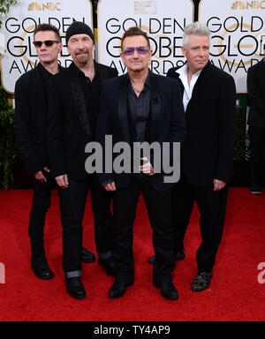 (L-R) musicisti Larry Mullen Jr, il bordo, Bono e Adam Clayton di U2arrivare per la settantunesima Annuale di Golden Globe Awards presso il Beverly Hilton Hotel di Beverly Hills, la California il 12 gennaio 2014. UPI/Jim Ruymen Foto Stock