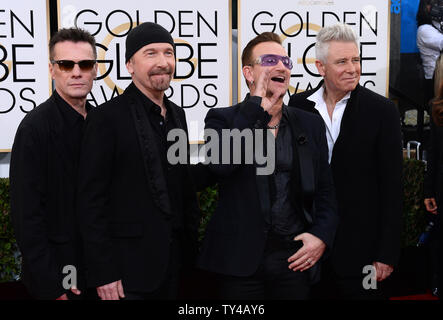 (L-R) musicisti Larry Mullen Jr, il bordo, Bono e Adam Clayton di U2arrivare per la settantunesima Annuale di Golden Globe Awards presso il Beverly Hilton Hotel di Beverly Hills, la California il 12 gennaio 2014. UPI/Jim Ruymen Foto Stock