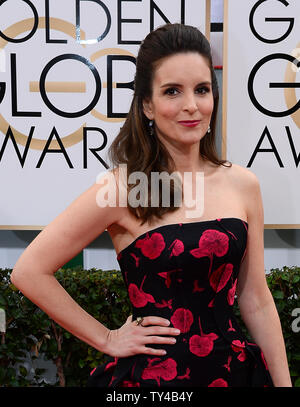 Golden Globes co-host Tina Fey arriva per la settantunesima Annuale di Golden Globe Awards presso il Beverly Hilton Hotel di Beverly Hills, la California il 12 gennaio 2014. UPI/Jim Ruymen Foto Stock