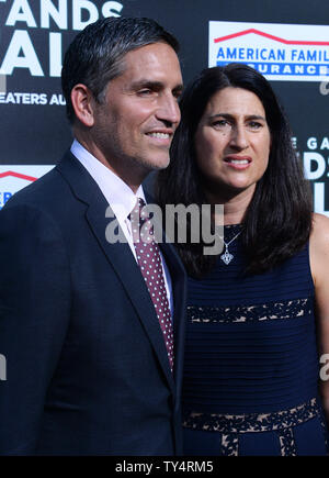Membro del cast Jim Caviezel e sua moglie Kerri Browitt Caviezel