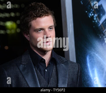 Membro del cast Jonny Weston assiste la premiere del motion picture sci-fi thriller " Progetto Almanacco' a TCL teatro cinese nella sezione di Hollywood di Los Angeles il 27 gennaio 2015. Trama: come un gruppo di amici a scoprire i piani per una macchina del tempo, essi costruiscono e utilizzarlo per risolvere i loro problemi e un guadagno personale. Ma come il futuro cade con le catastrofi e ciascuno di essi scompare a poco a poco, essi devono viaggiare indietro nel passato per assicurarsi che non hanno mai inventato la macchina o di affrontare la distruzione dell'umanità. Foto di Jim Ruymen/UPI Foto Stock