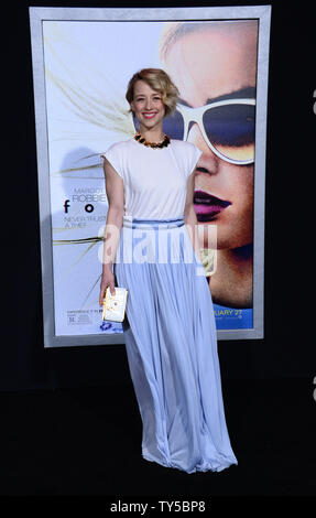 L'attrice Karine Vanasse assiste la premiere del motion picture commedia drammatica 'Attenzione' a TCL teatro cinese nella sezione di Hollywood di Los Angeles il 24 febbraio 2015. Trama: Nel bel mezzo del veterano con uomo Nicky il più recente schema, una donna dal suo passato - ora un compiuto femme fatale - Mostra in alto e getta i suoi piani per un loop. Foto di Jim Ruymen/UPI Foto Stock