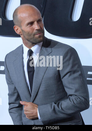 Membro del cast Jason Statham assiste la premiere del motion picture giallo-thriller " Furious 7' a TCL teatro cinese nella sezione di Hollywood di Los Angeles il 1 aprile 2015. Storyline Deckard Shaw (Jason Statham) cerca la vendetta contro Dominic Toretto (Vin Diesel) e la sua famiglia per la morte di suo fratello. Peggio di un terrorista somala chiamato Jakarde e un ombroso funzionario di governo chiamato 'Mr. Nessuno' sono entrambi in competizione per rubare un computer al terrorismo programma chiamato l'occhio di Dio che può trasformare qualsiasi dispositivo tecnologico in un'arma. Foto di Jim Ruymen/UPI Foto Stock