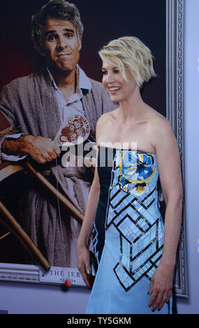 L'attrice Jenna Elfman assiste American Film Institute's xliii Life Achievement Award Omaggio a Steve Martin presso il Teatro Dolby nella sezione di Hollywood di Los Angeles il 4 giugno 2015. Il tributo ha celebrato il Martin's diverse carriera di oltre quarant anni nel film, TV, teatro, libri e musica. Foto di Jim Ruymen/UPI Foto Stock