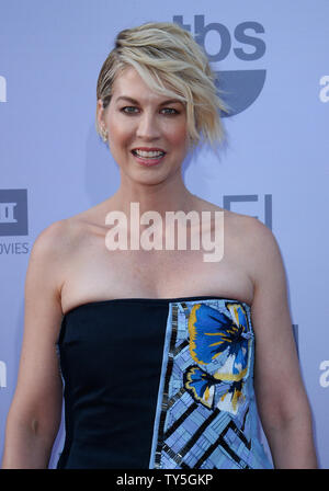 L'attrice Jenna Elfman assiste American Film Institute's xliii Life Achievement Award Omaggio a Steve Martin presso il Teatro Dolby nella sezione di Hollywood di Los Angeles il 4 giugno 2015. Il tributo ha celebrato il Martin's diverse carriera di oltre quarant anni nel film, TV, teatro, libri e musica. Foto di Jim Ruymen/UPI Foto Stock