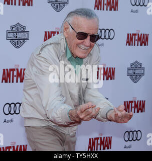 Fumetto icona Stan Lee partecipa alla premiere di sci-fi di Motion Picture 'Ant-Man" presso il Teatro Dolby nella sezione di Hollywood di Los Angeles il 29 giugno 2015. Lee ha partecipato alla premiere dopo un viaggio di emergenza in ospedale un giorno precedente. Il 92-anno-vecchio fumetto legenda è stata presa domenica dalle sue colline di Hollywood a casa per Cedars-Sinai Medical Center, secondo un articolo di lunedì da TMZ.. Foto di Jim Ruymen/UPI Foto Stock