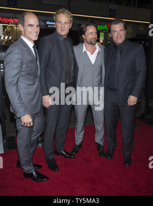 I Cast Members (L-R) Michael Kelly, Jason Clarke, Martin Henderson e Josh Brolin frequentare la premiere del film thriller 'Everest" presso la leva TCL teatro cinese nella sezione di Hollywood di Los Angeles il 9 settembre 2015. Trama: la mattina del 10 maggio 1996, arrampicatori da due spedizioni iniziano la loro salita finale verso la vetta del monte Everest, il punto più alto sulla terra. Con poca attenzione, una violenta tempesta colpisce la montagna, travolgendo gli avventurieri in uno dei più feroci tempeste mai incontrati dall'uomo. Foto di Phil McCarten/UPI Foto Stock