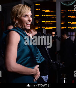 Membro del cast Toni Collette assiste l'industria lo screening di Motion Picture commedia horror "Krampus' al Arclight Glossari Affini Cupola della sezione di Hollywood di Los Angeles il 30 novembre 2015. Trama: quando la sua famiglia disfunzionale scontri per le vacanze, giovane Max è disilluso e trasforma il suo ritorno a Natale. Poco conosce, questa mancanza di spirito di festa ha scatenato la collera dei krampus: una forza demoniaca del male antico intenti a punire i non credenti. Tutti i inferno come amato icone vacanze prendere su una mostruosa vita propria, assediano la frattura della famiglia Foto Stock