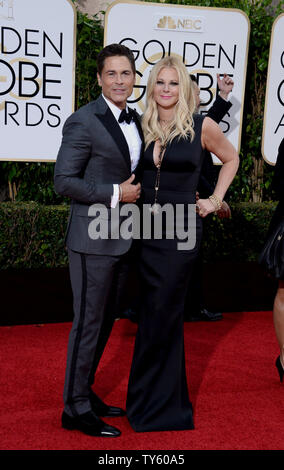 Attore Rob Lowe, sinistra e Sheryl Berkoff frequentare la 73rd Annuale di Golden Globe Awards presso il Beverly Hilton Hotel di Beverly Hills, la California il 10 gennaio 2016. Foto di Jim Ruymen/fino Foto Stock