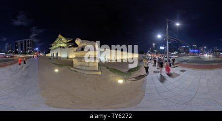 Visualizzazione panoramica a 360 gradi di Seoul, Corea del Sud - 22 Giugno 2019 360 gradi panorama di Gyeongbokgung Palace e Centro citta'.