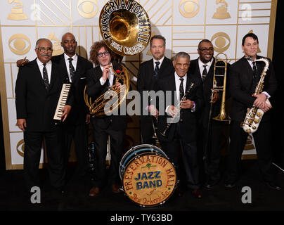 Il Preservation Hall Jazz Band appaiono dietro le quinte durante la 58th Annual Grammy Awards tenutosi presso Staples Center a Los Angeles il 15 febbraio 2016. Foto di Phil McCarten/UPI Foto Stock