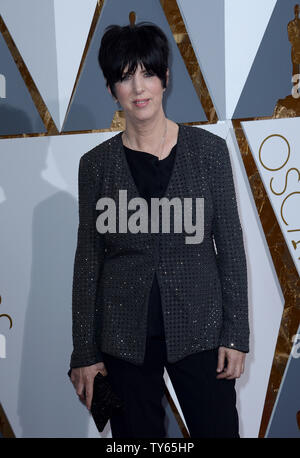 Il cantautore Diane Warren arriva sul tappeto rosso per la 88th Academy Awards, a Hollywood e Highland Center nella sezione di Hollywood di Los Angeles il 28 febbraio 2016. Foto di Jim Ruymen/UPI Foto Stock