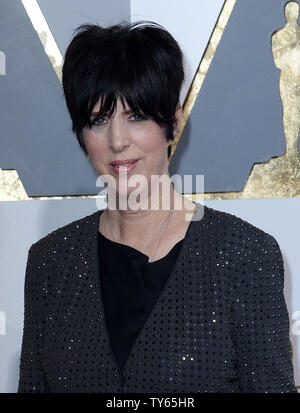 Il cantautore Diane Warren arriva sul tappeto rosso per la 88th Academy Awards, a Hollywood e Highland Center nella sezione di Hollywood di Los Angeles il 28 febbraio 2016. Foto di Jim Ruymen/UPI Foto Stock