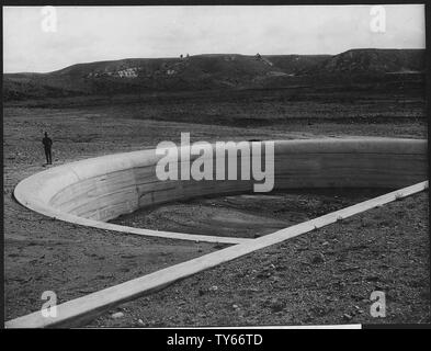 Interstate Canal. Vista dettagliata del bacino di caduta di pioppi neri americani flume.; Portata e contenuto: fotografia dal volume di uno di una serie di album di foto per documentare la costruzione della diga di Pathfinder e altre unità sul North Platte Progetto in Wyoming e Nebraska. Foto Stock