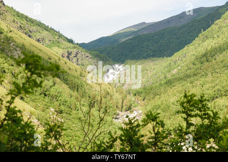 Valle Chulishman in montagna degli Altai la strada per Uchar Foto Stock