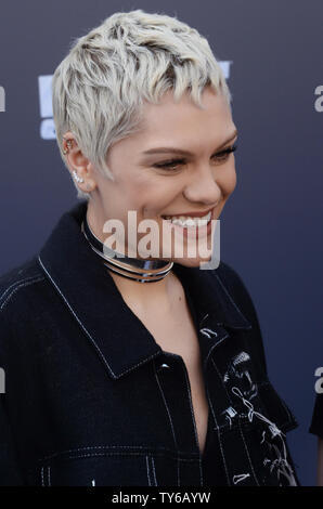 Membro del cast Jessie J, la voce di Brooke nel movimento animato immagine sci-fi commedia "Ice Age: Rotta di collisione' premiere presso il Teatro Zanuck nel ventesimo secolo Fox Studios molto a Los Angeles il 16 luglio 2016. Storyline Scrat epico di perseguimento del suo sfuggente ghianda catapulte di lui al di fuori della terra, dove egli accidentalmente set fuori una serie di eventi cosmici che trasformano e minacciano il pianeta. Foto di Jim Ruymen/UPI Foto Stock