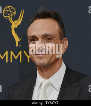 Attore Hank Azaria arriva per la 68annuale di Primetime Emmy Awards presso Microsoft Theatre di Los Angeles il 18 settembre 2016. Foto di Christine masticare/UPI Foto Stock