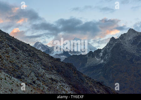 Chachakumani al tramonto, Cordillera Real traversa, Bolivia Foto Stock