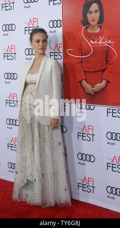 Membro del cast Natalie Portman assiste la premiere del "Jackie' come parte di AFI Fest a TCL teatro cinese nella sezione di Hollywood di Los Angeles il 14 novembre 2016. Foto di Jim Ruymen/UPI Foto Stock