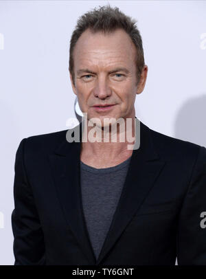 La registrazione artista Sting arriva per il 2016 American Music Awards tenutosi presso Microsoft Theatre di Los Angeles il 20 novembre 2016. Foto di Jim Ruymen/UPI Foto Stock