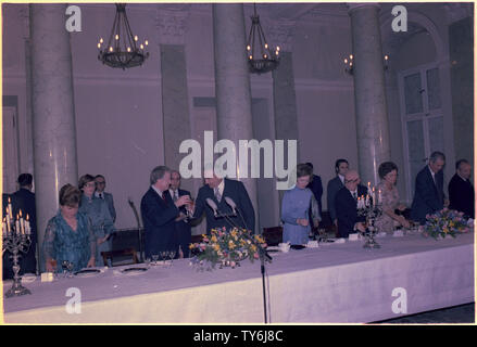 Jimmy Carter e Edward Gierek, Primo Segretario della Polonia, toast durante una cena di Stato a Varsavia in Polonia. Foto Stock