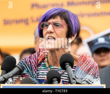 Stati Uniti Rappresentante Rosa DeLauro (D-CT) parlando a una manifestazione contro la proposta di Stati Uniti-CANADA-MESSICO Accordo (USMCA), la proposta di un successore del NAFTA, al Campidoglio. Foto Stock