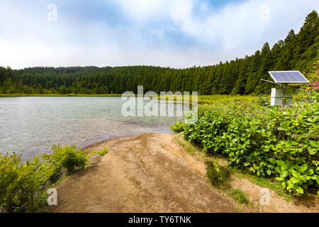 Il lago di Canary's Lagoon sull isola Sao Miguel, arcipelago delle Azzorre, Portogallo Foto Stock