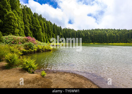 Il lago di Canary's Lagoon sull isola Sao Miguel, arcipelago delle Azzorre, Portogallo Foto Stock