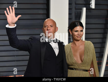 Vin Diesel e sua moglie Paloma Jimenez frequentare il Vanity Fair Oscar Party presso il Wallis Annenberg Center for the Performing Arts di Beverly Hills, la California il 26 febbraio 2017. Foto di Christine masticare/UPI Foto Stock