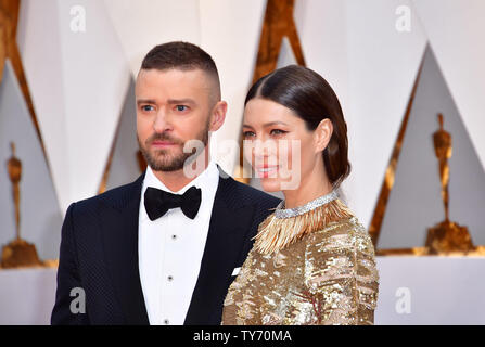 Justin Timberlake e Jessica Biel arrivare sul tappeto rosso per la 89Accademia annuale Premi al Teatro Dolby nella sezione di Hollywood di Los Angeles il 26 febbraio 2017. Foto di Kevin Dietsch/UPI Foto Stock