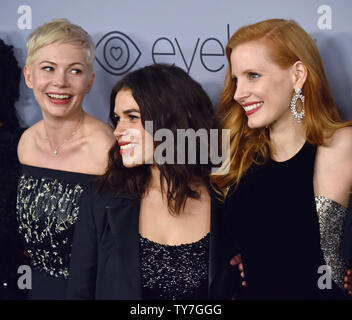 (L-R) Michelle Williams, America Ferrera e Jessica Chastain frequentare il xix InStyle annuale e Warner Brothers Golden Globes After-Party presso il Beverly Hilton di Beverly Hills, la California il 7 gennaio 2018. Foto di Christine masticare/UPI Foto Stock