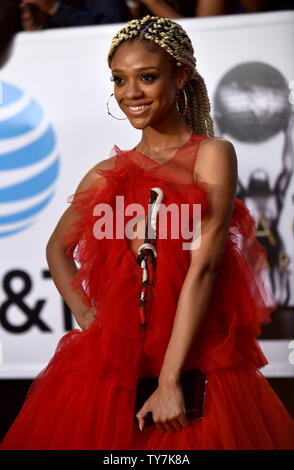 Tiffany Boone arriva per la quarantanovesima NAACP Image Awards a Pasadena Civic Auditorium di Pasadena, in California, il 15 gennaio 2018. Il NAACP Image Awards celebra i successi delle persone di colore e nei settori della televisione, musica, letteratura e film e successi anche i singoli o i gruppi che promuovono la giustizia sociale attraverso sforzi creativi. Foto di Christine masticare/UPI Foto Stock