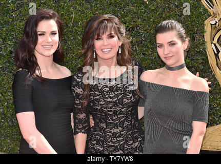 Marie Osmond (centro) arriva sul tappeto rosso per il quarantacinquesimo giorno annuale Emmy Awards a Pasadena Civic Auditorium di Pasadena, in California, il 29 aprile 2018. Foto di Chris Chew/UPI Foto Stock