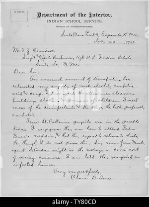 Lettera al provveditore chiedendo più la disinfezione di materiali di consumo e la presenza degli Indiani che vivono al di fuori della Santa Clara Pueblo.; Portata e contenuto: Lettera a Supt. Crandall da Miss vero richiede più legno alcol, acido carbolico e sapone per la disinfezione. Ha inoltre informato che lui 4 alunni di Santa Caterina erano nel pueblo per partecipare a un matrimonio e 6 uomini da Nambe abbiamo passato una notte in orge in una casa infetti. Foto Stock