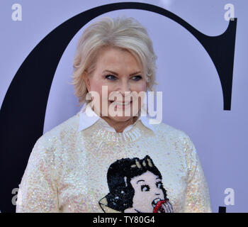 Membro del cast Candice Bergen assiste la premiere del motion picture commedia "club del libro' al Regency Village Theater di Westwood sezione di Los Angeles il 6 maggio 2018. Trama: Quattro amici per tutta la vita hanno la loro vita per sempre cambiata dopo la lettura 50 tonalità di grigio nella loro rubrica mensile club. Foto di Jim Ruymen/UPI Foto Stock