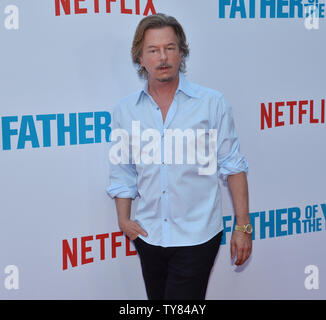 Membro del cast David Spade assiste la premiere di Netflix's Motion Picture commedia "Padre dell'Anno" presso il Cinema ArcLight Cupola della sezione di Hollywood di Los Angeles il 19 luglio 2018. Trama: quando due amici" drunken dibattito circa il cui padre avrebbe vinto in una lotta viene preso sul serio da uno dei loro padri, le cose vanno male. I lavori vengono persi, relazioni rovinate, futures distrutti e di mezza età gli uomini sono messo k.o. In questa venuta di età storia circa due neolaureati spendere un paio di settimane a casa prima di trasferirsi a New York, i nostri migliori amici venire alle prese con chi sono i loro padri r Foto Stock