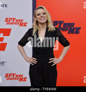Membro del cast Kate McKinnon assiste la premiere del motion picture commedia "La spia che mi dumping' presso il villaggio di Fox Theater di Westwood sezione di Los Angeles il 25 luglio 2018. Trama: Audrey e Morgan sono i migliori amici che inconsapevolmente impigliarsi in un complotto internazionale quando una delle donne scopre il ragazzo che il suo oggetto di dumping era in realtà una spy. Foto di Jim Ruymen/UPI Foto Stock