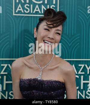 Membro del cast Michelle Yeoh assiste la premiere del motion picture commedia "Crazy ricchi asiatici' a TCL teatro cinese nella sezione di Hollywood di Los Angeles il 7 luglio 2018. La storia segue Rachel Chu (Costanza Wu), un americano nato l'economia cinese professore, che viaggia verso il suo ragazzo Nick's (Henry Golding) città natale di Singapore per il suo migliore amico del matrimonio. Prima di lunghi, il suo segreto è fuori: Nick viene da una famiglia che è incredibilmente ricchi, è forse il più idoneo bachelor in Asia, e ogni singola donna nel suo ultra-rarefatta classe sociale è incredibilmente geloso di Rachel e Foto Stock