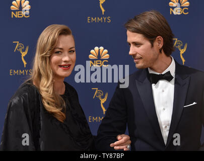 Attori Yvonne Strahovski e Tim Loden frequentare il settantesimo annuale di Primetime Emmy Award presso il Teatro di Microsoft nel centro di Los Angeles il 17 settembre 2018. Foto di Christine masticare/UPI Foto Stock