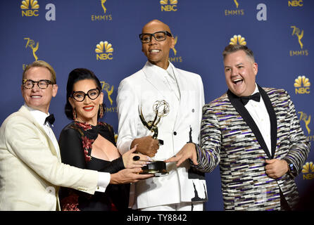 Carson Kressley, Michelle Visage, RuPaul, e Ross Mathews, vincitori del premio per il miglior programma di Reality-Competition per "RuPaul's Drag Race,' appare dietro le quinte durante il settantesimo annuale di Primetime Emmy Awards di Microsoft, presso il teatro in downtown Los Angeles il 17 settembre 2018. Foto di Christine masticare/UPI Foto Stock