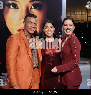 Attori Ismael Cruz Cordova Gina Rodriguez e Sophia Bush (L-R) partecipare alla premiere di Motion Picture thriller 'Miss Bala' al Regal L.A. Vive a Los Angeles il 30 gennaio 2019. Nel remake, basato sulla lingua spagnola film, Gloria (Gina Rodriguez) trova un potere che non ha mai conosciuto aveva quando lei è aspirato in un mondo pericoloso della criminalità transfrontaliera. Sopravvivere richiedono tutti la sua astuzia, inventiva e forza. Foto di Jim Ruymen/UPI Foto Stock