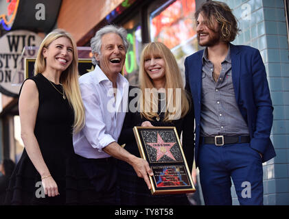 (L-R) Vanessa Bagdasarian, Ross Bagdasarian, Janice Karman e Michael Bagdasarian frequentare la stella cerimonia di inaugurazione in onore di Alvin ed i Chipmunks con il 2,657th della stella sulla Hollywood Walk of Fame a Los Angeles, la California il 14 marzo 2019. Foto di Chris Chew/UPI Foto Stock