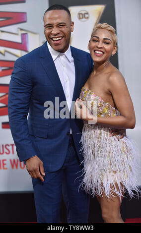 Meagan Good (R) e il marito DeVon Franklin frequentare la prima mondiale di "hazam!" presso la leva TCL Chinese Theatre di Los Angeles, la California il 28 marzo 2019. Foto di Chris Chew/UPI Foto Stock