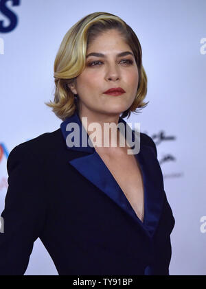 Honoree Selma Blair arriva sul tappeto arancione per la ventiseiesima gara annuale per cancellare MS Gala presso il Beverly Hilton hotel di Beverly Hills, la California il 10 maggio 2019. Foto di Chris Chew/UPI Foto Stock