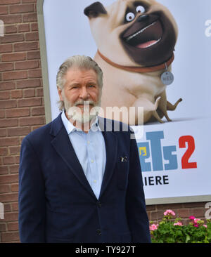 Membro del cast Harrison Ford, la voce del gallo nel animato motion picture comedy " La vita segreta di animali domestici 2' assiste la premiere del film al Regency Village Theater di Westwood sezione di Los Angeles il 2 giugno 2019. Trama: Max di fronte ad alcune importanti modifiche dopo il suo proprietario Katie ottiene sposato e ha ora un bambino . Su un viaggio di famiglia in campagna, Max incontra una fattoria cane di nome Gallo, e sia il tentativo di superare i suoi timori. Nel frattempo, Gidget che cerca di salvare il Max's giocattolo preferito da un gatto-pranzo appartamento, e Snowball imposta su una missione per liberare una tigre bianca di nome Hu da circuiti Foto Stock