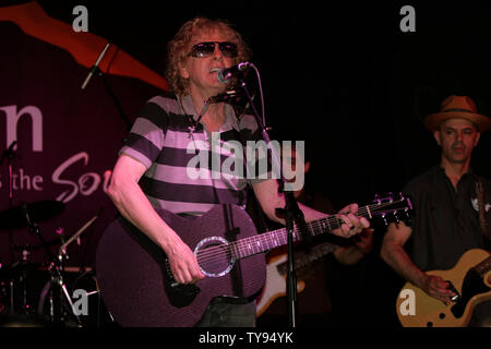 Rock 'n' Roll legend Ian Hunter suona dal vivo presso il Canyon Club di Las Vegas il 14 giugno 2007. Ex 'Mott the Hoople' leader ha lanciato un tour in città selezionate per il supporto del suo nuovo CD "Teste hrunken'. (UPI foto/Daniel Gluskoter) Foto Stock