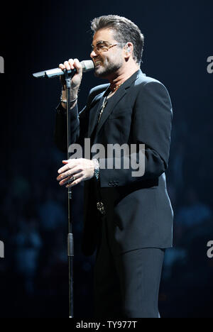 George Michael esegue a MGM Grand arena di Las Vegas, Nevada il 21 giugno 2008. Il cantante inglese e ex cantante dei Wham! È nel bel mezzo del primo tour del Nord America in 17 anni a sostegno del suo ultimo album "venticinque" . (UPI foto/Daniel Gluskoter) Foto Stock