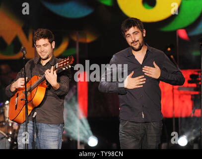 Estopa esegue durante un Latin Grammy Awards la cena in onore di Shakira con la persona del premio di anno, al Mandalay Bay Resort and Casino di Las Vegas il 9 novembre 2011. UPI/Jim Ruymen Foto Stock