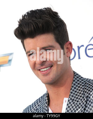 Musicista Robin Thicke arriva a 2012 Billboard Music Awards tenutosi al MGM Grand Hotel di Las Vegas, Nevada, il 20 maggio 2012. UPI/Jim Ruymen............. Foto Stock